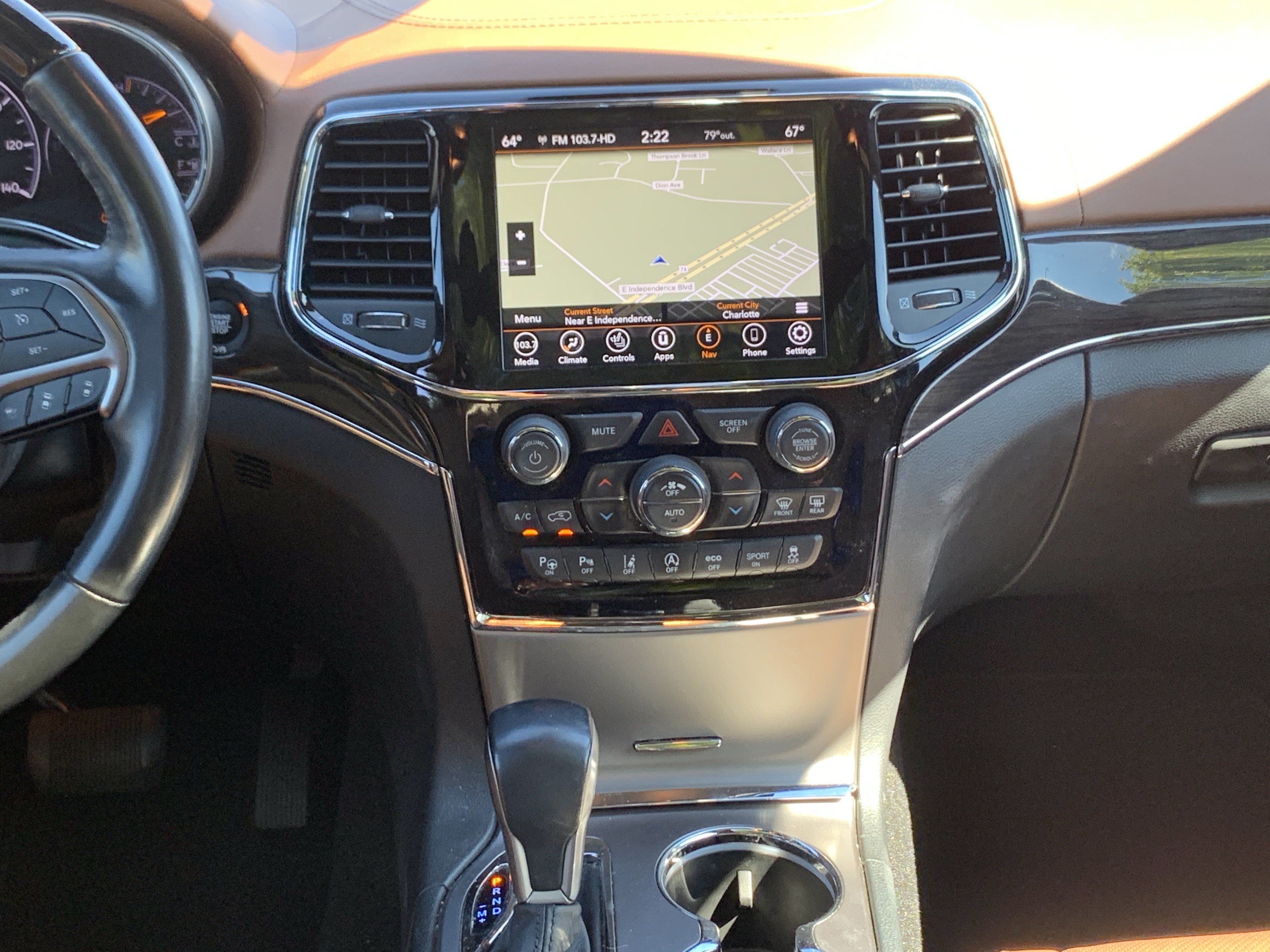 Used 2020 Jeep Grand Cherokee Overland AWD/4WD image 31