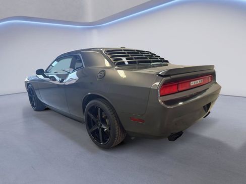 Used 2014 Dodge Challenger SXT RWD image 5