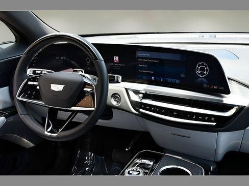 Used 2025 Cadillac Lyriq Sport AWD/4WD image 18
