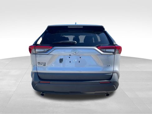 Used 2022 Toyota RAV4 LE image 7