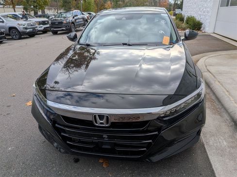 Used 2018 Honda Accord Touring image 6