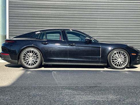Used 2024 Porsche Panamera image 9