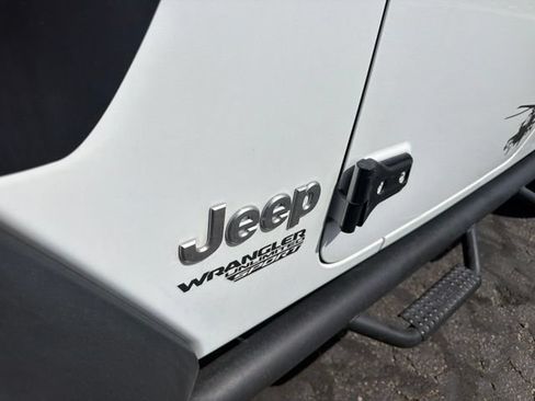 Used 2018 Jeep Wrangler Unlimited Sport S AWD/4WD image 22