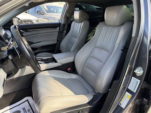 Used 2018 Honda Accord Touring image 13