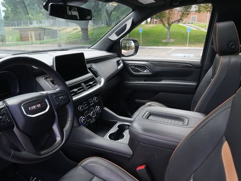 Used 2023 GMC Yukon XL AT4 w/ AT4 Premium Plus Package AWD/4WD image 9