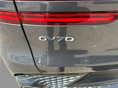 Used 2022 Genesis GV70 3.5T Sport w/ Sport Advanced Package AWD/4WD image 28