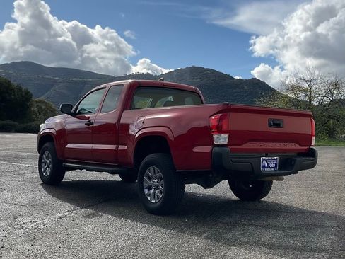Used 2016 Toyota Tacoma SR5 image 4