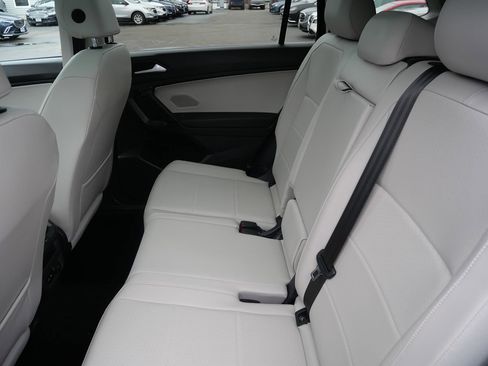 Used 2018 Volkswagen Tiguan SEL image 21