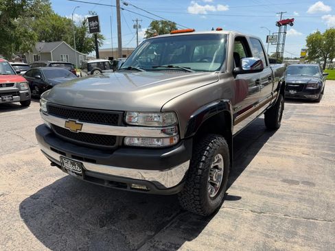 Used 2001 Chevrolet Silverado 2500 LT w/ Off-Road Skid Plate Pkg AWD/4WD image 4