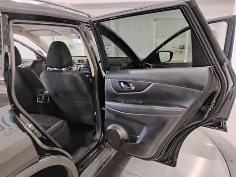 Used 2019 Nissan Rogue SV image 45