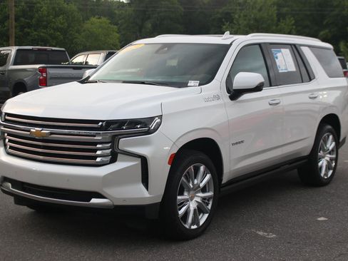 Used 2024 Chevrolet Tahoe High Country AWD/4WD image 3
