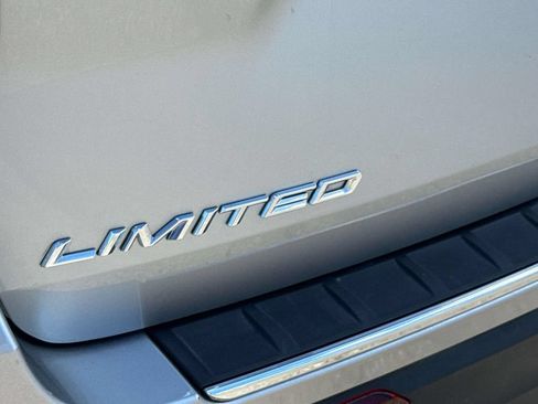 Used 2023 Ford Explorer Limited AWD/4WD image 7