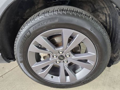 Used 2023 Ford Explorer XLT w/ Equipment Group 202A AWD/4WD image 10