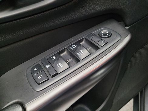 Used 2019 Jeep Cherokee Limited FWD image 27