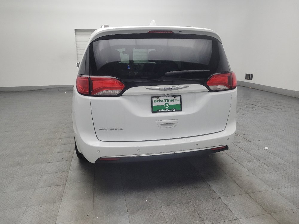 Used 2019 Chrysler Pacifica Touring-L FWD image 6