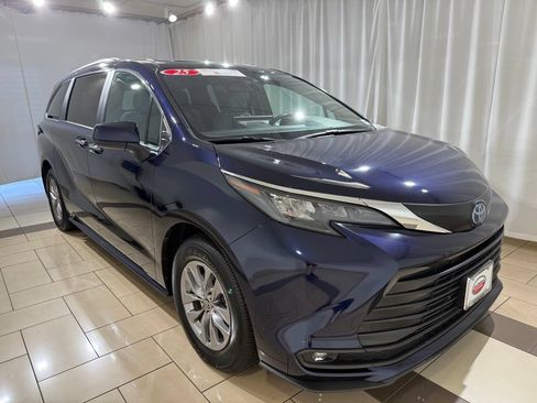 Certified 2025 Toyota Sienna XLE w/ XLE Plus Package AWD/4WD image 7