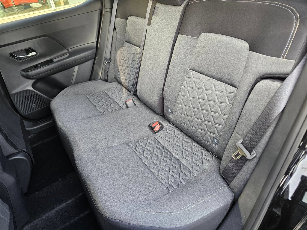 New 2027 Nissan Kicks SV AWD/4WD image 13