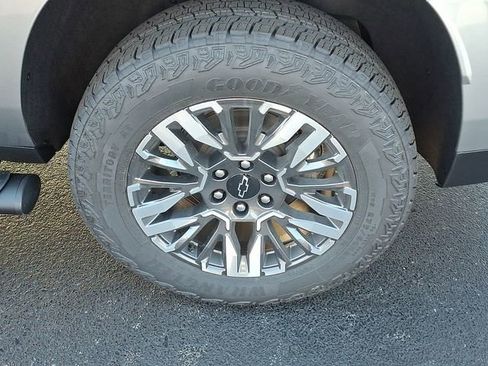 New 2026 Chevrolet Suburban Z71 w/ Comfort Package image 7