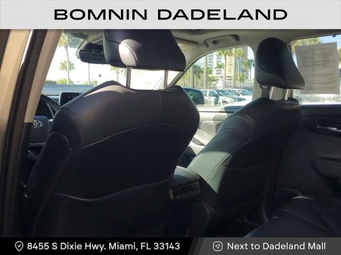 Used 2021 Toyota Highlander XLE image 4