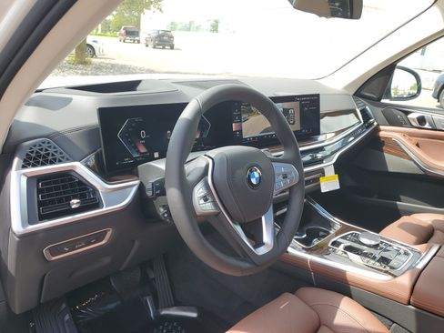 New 2026 BMW X7 xDrive40i w/ Premium Package AWD/4WD image 10