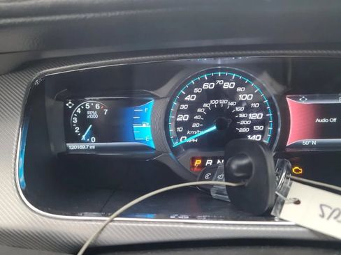 Used 2015 Ford Taurus SHO image 12