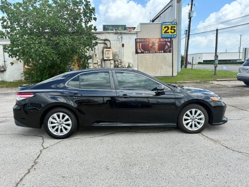 Used 2020 Toyota Camry LE w/ Convenience Package FWD image 5