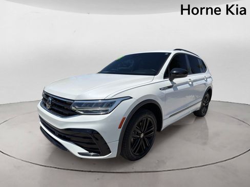Used 2022 Volkswagen Tiguan SE R-Line AWD/4WD image 7