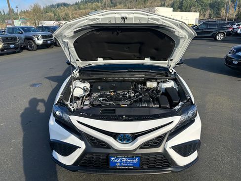 Used 2024 Toyota Camry SE image 4