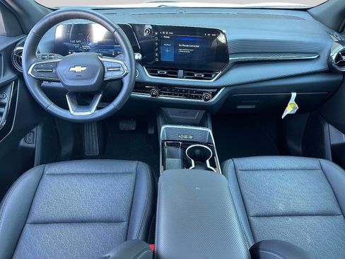 Used 2025 Chevrolet Equinox LT w/ Convenience Package II image 12