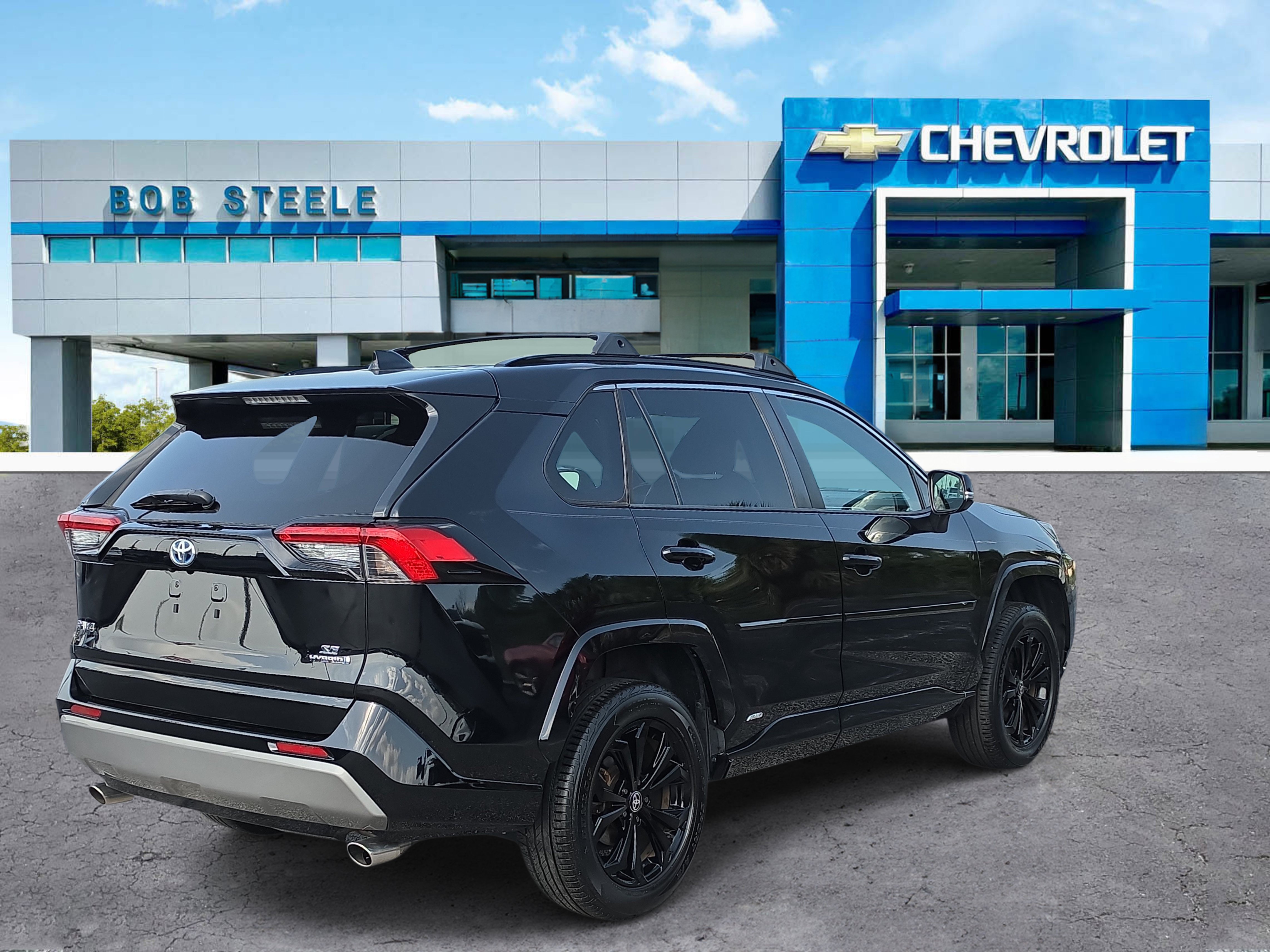 Used 2022 Toyota RAV4 SE w/ Convenience Package AWD/4WD image 4