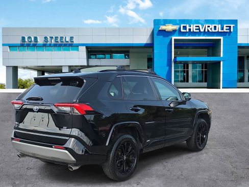 Used 2022 Toyota RAV4 SE w/ Convenience Package AWD/4WD image 4