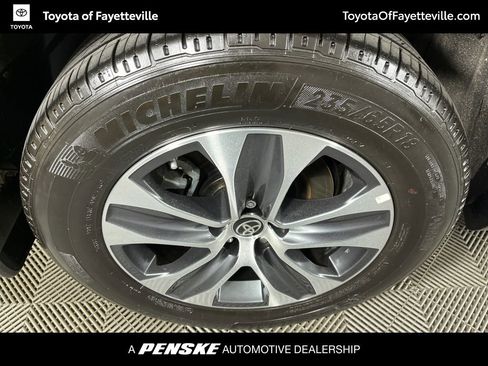 Used 2023 Toyota Highlander XLE image 17