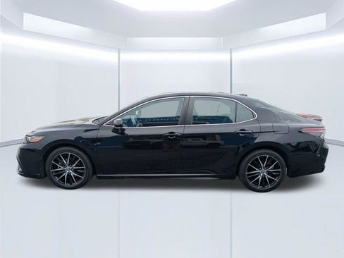 Used 2023 Toyota Camry SE FWD image 6