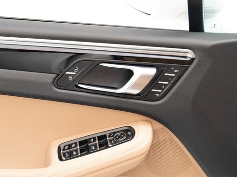 Used 2022 Porsche Macan image 24