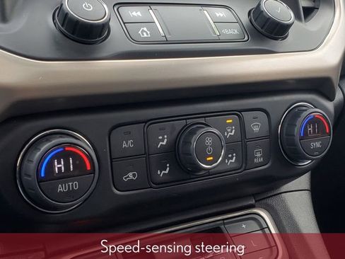 Used 2022 GMC Acadia Denali image 32