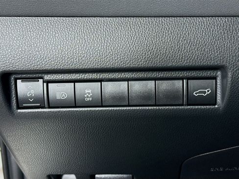 Certified 2024 Toyota Venza LE AWD/4WD image 10