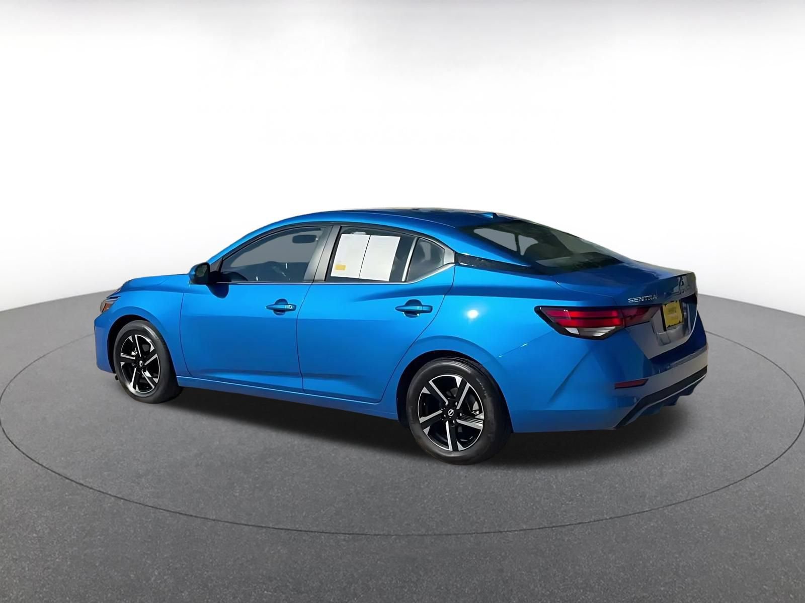 Used 2025 Nissan Sentra SV FWD image 9