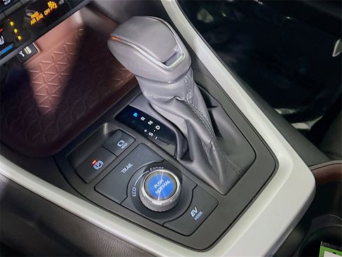 Used 2024 Toyota RAV4 Limited image 16