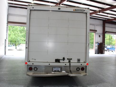 Used 2022 Ford E-450 and Econoline 450 Super Duty RWD image 4