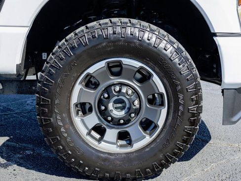 Used 2024 Ford F250 Platinum w/ Tremor Off-Road Package image 24