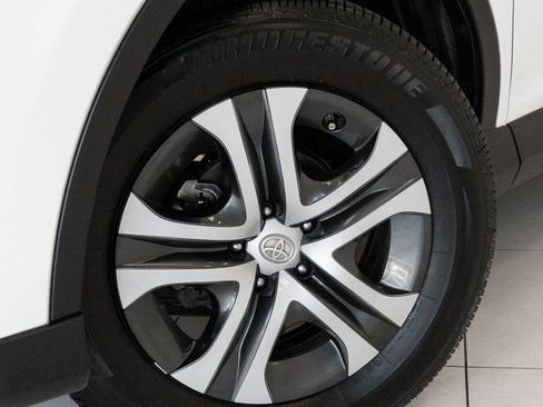 Used 2018 Toyota RAV4 LE image 2