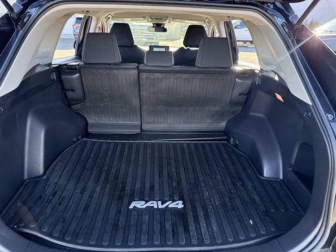 Used 2021 Toyota RAV4 LE image 8