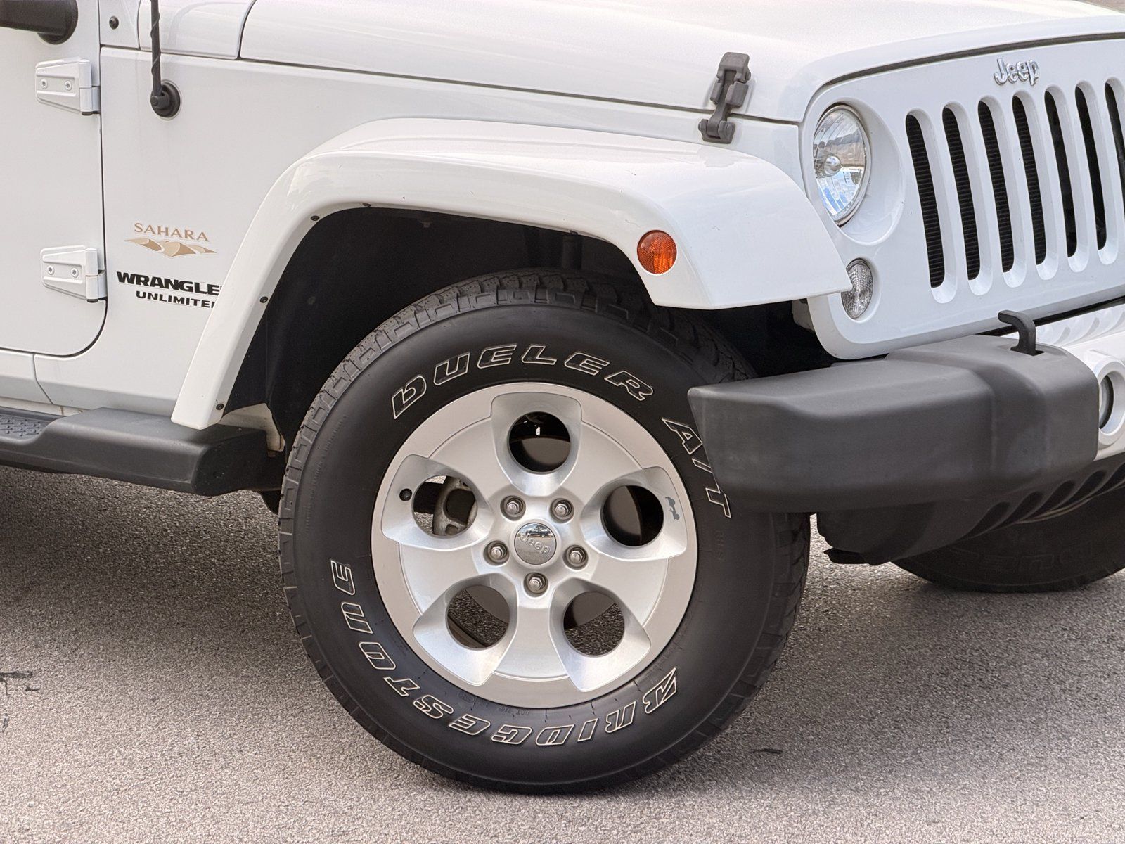Used 2015 Jeep Wrangler Unlimited Sahara w/ Dual Top Group AWD/4WD image 3