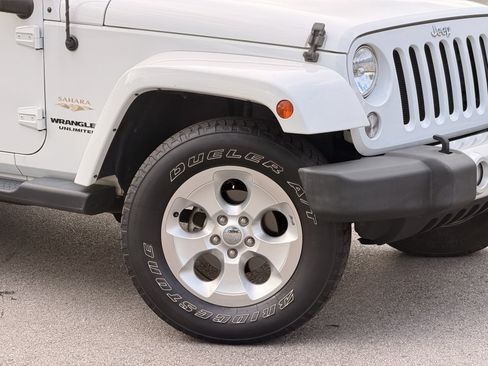 Used 2015 Jeep Wrangler Unlimited Sahara w/ Dual Top Group AWD/4WD image 3