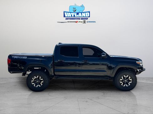 Used 2020 Toyota Tacoma TRD Off-Road AWD/4WD image 6