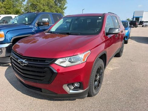 Used 2019 Chevrolet Traverse LT FWD image 2