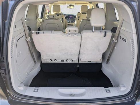 Used 2017 Chrysler Pacifica Limited w/ UConnect Theater Package image 6