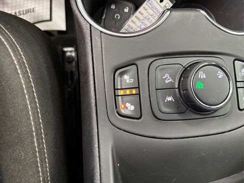 Used 2024 GMC Terrain SLE w/ Driver Convenience Package image 33