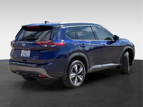 Used 2025 Nissan Rogue SL AWD/4WD image 5
