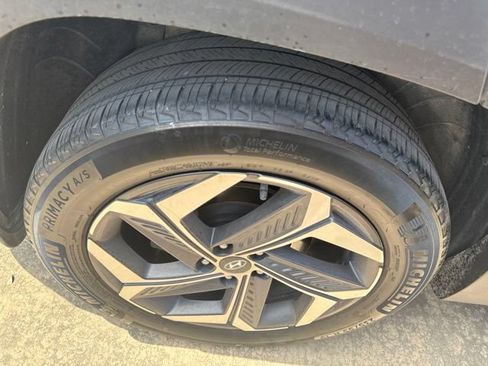 Used 2022 Hyundai Tucson Limited AWD/4WD image 4